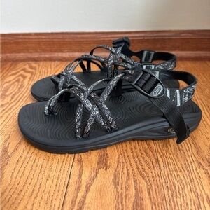 Chaco Z/Volv X2 Sandals Womens Size 9 Black/White